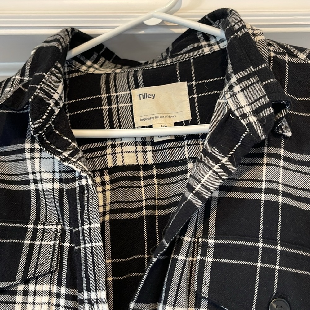 Tilley button up shirt size large - Picture 2 of 5